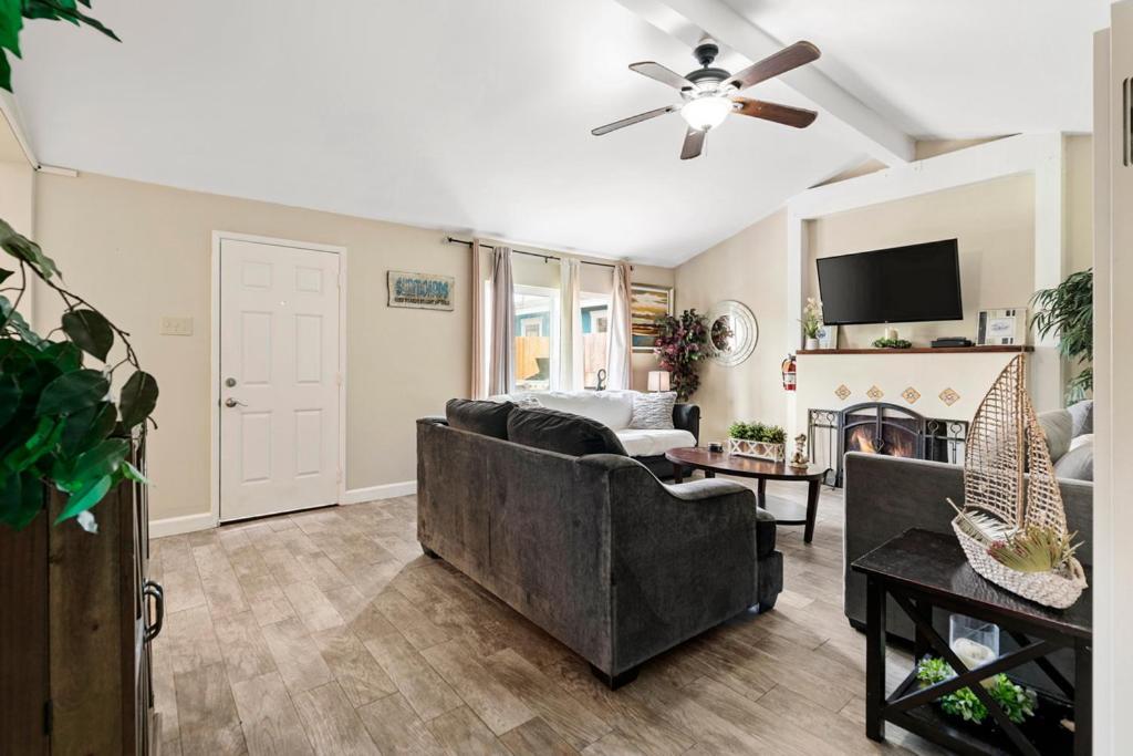 Oceanside Rocks Family Vacation Home Bagian luar foto